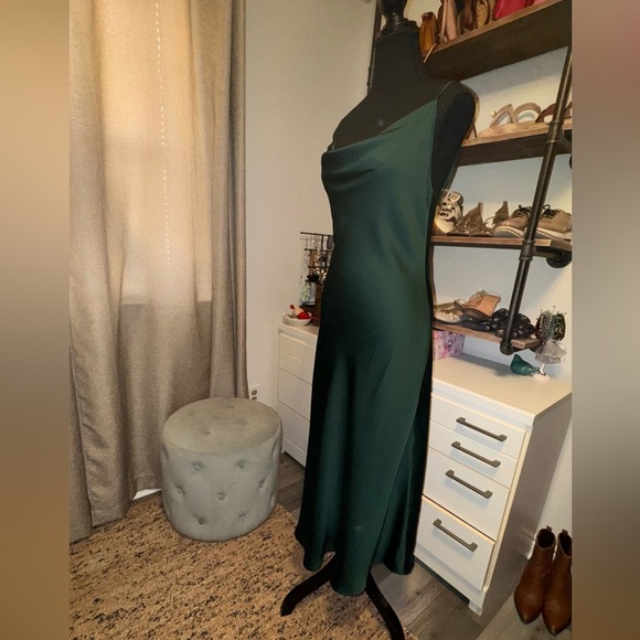 Satin dress - Picture 9 of 16